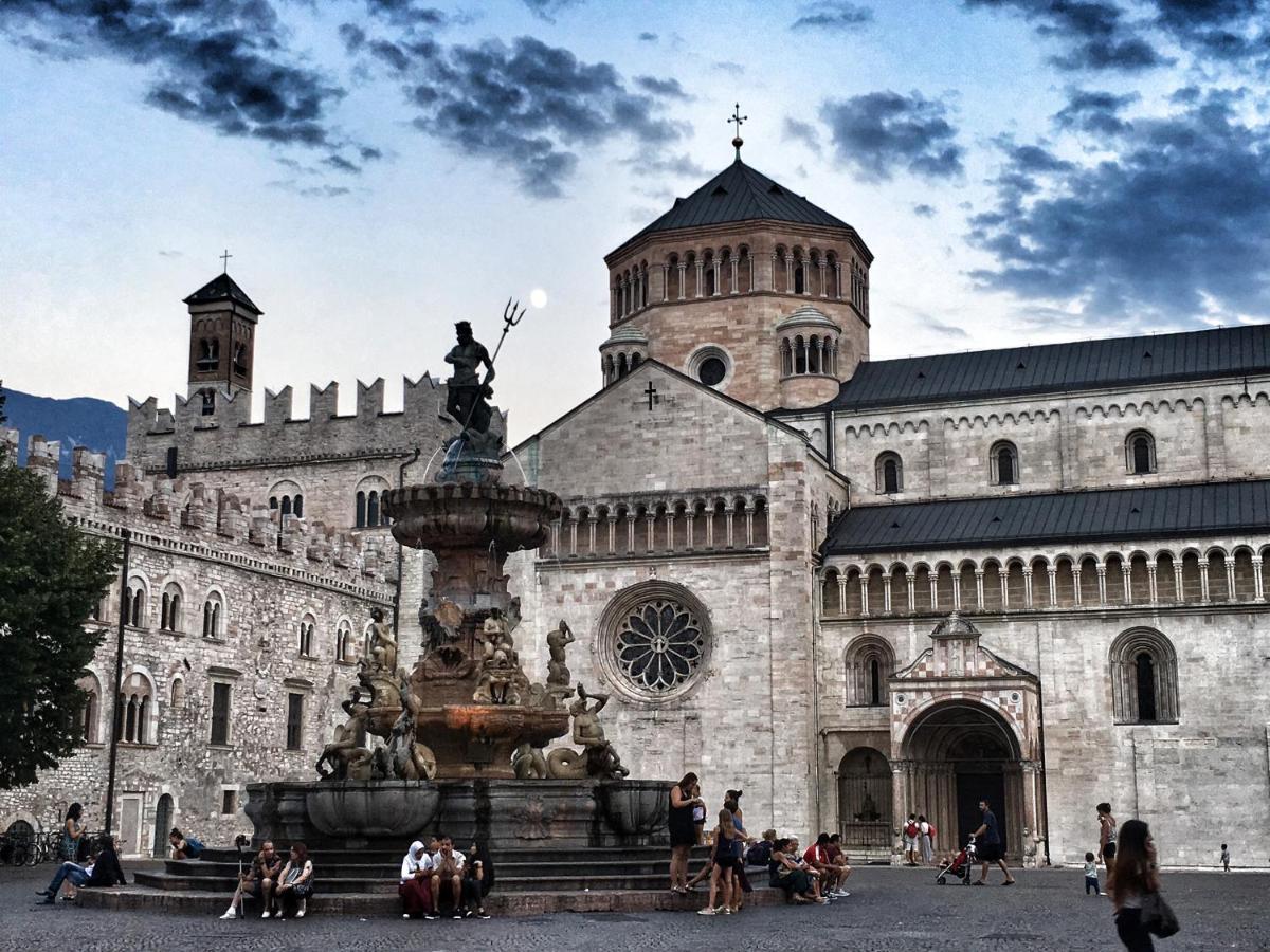 Al Cavour 34 Bed and Breakfast Trento Exteriör bild